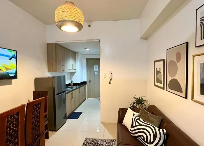 Cozy Staycation Near Moa & Airport Apartment